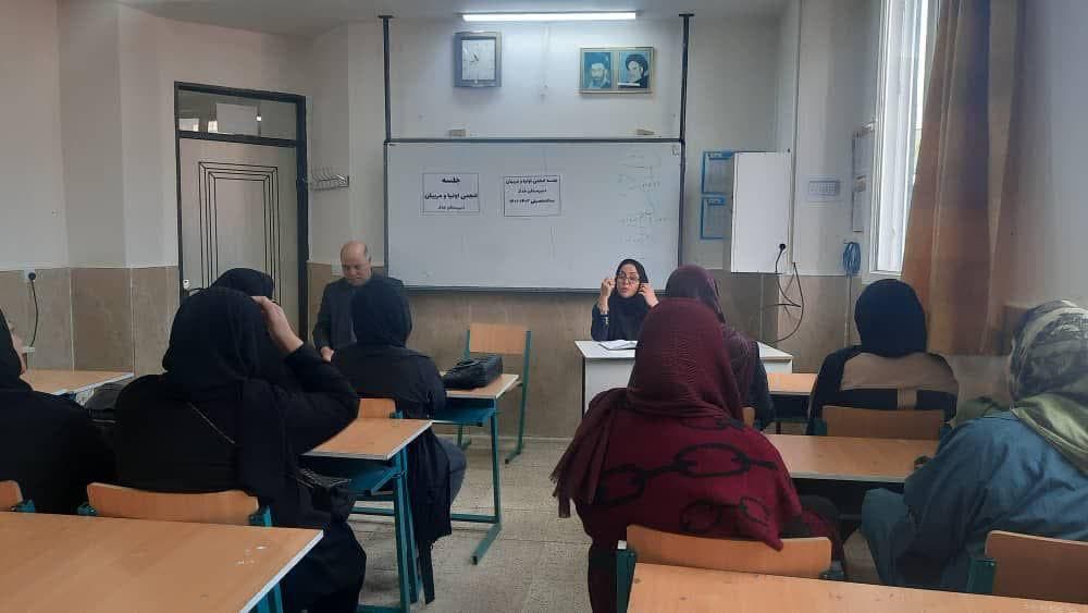 برگزاری اولین جلسه انجمن اولیا و مربیان درسالتحصیلی 1402-1401